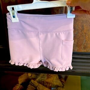 New Very violet ribbed ruffle yoga shorts  girls size 7.